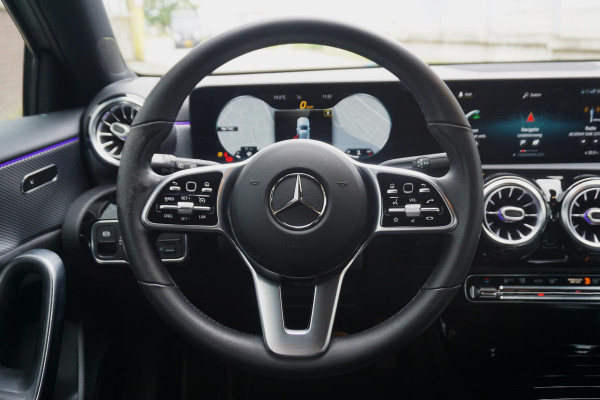 Mercedes-Benz A-Klasse 180 Luxury/Sportstoelen/leer/Sfeerverlichting/ Widescreen/Carplay.