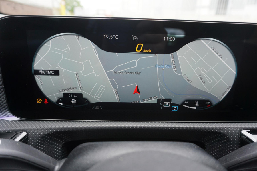 Mercedes-Benz A-Klasse 180 Luxury/Sportstoelen/leer/Sfeerverlichting/ Widescreen/Carplay.