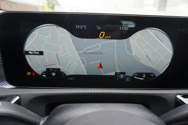 Mercedes-Benz A-Klasse 180 Luxury/Sportstoelen/leer/Sfeerverlichting/ Widescreen/Carplay.