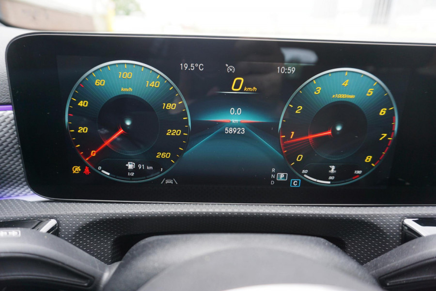 Mercedes-Benz A-Klasse 180 Luxury/Sportstoelen/leer/Sfeerverlichting/ Widescreen/Carplay.