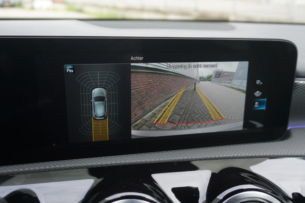 Mercedes-Benz A-Klasse 180 Luxury/Sportstoelen/leer/Sfeerverlichting/ Widescreen/Carplay.