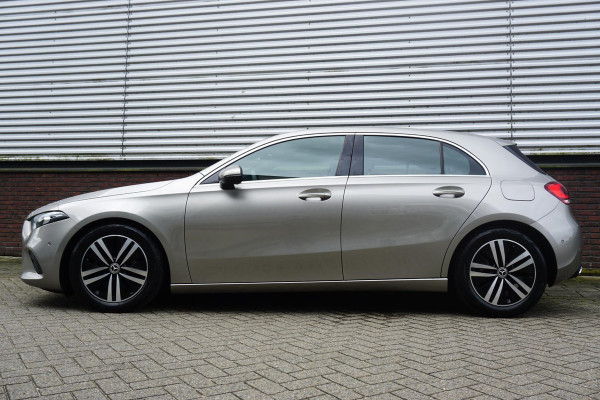 Mercedes-Benz A-Klasse 180 Luxury/Sportstoelen/leer/Sfeerverlichting/ Widescreen/Carplay.
