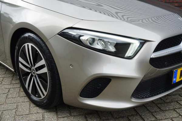 Mercedes-Benz A-Klasse 180 Luxury/Sportstoelen/leer/Sfeerverlichting/ Widescreen/Carplay.
