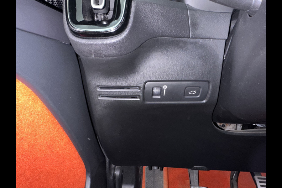 Volvo XC40 1.5 T3 R-Design *PANO | LEATHER-MICROFIBRE | FULL-LED | HARMAN/KARDON | HEATED-SPORTSEATS | DIGI-COCKPIT | NAVI-FULLMAP | ECC | PDC | CRUISE | TOWBAR | 18''ALU*