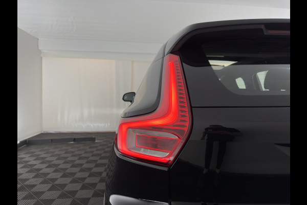 Volvo XC40 1.5 T3 R-Design *PANO | LEATHER-MICROFIBRE | FULL-LED | HARMAN/KARDON | HEATED-SPORTSEATS | DIGI-COCKPIT | NAVI-FULLMAP | ECC | PDC | CRUISE | TOWBAR | 18''ALU*