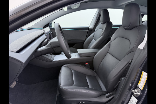 Tesla Model 3 RWD Highland NIEUW MODEL LFP SOH 94% Warmtepomp Entertainment Display Achter FSD 4 Computer AMD Ryzen™ Stoel+Achterbank+Stuurver Lmv Led Elek.Achterklep Draadloos Laden Wifi Dodehoek detector Keyless Fabrieksgarantie tot 17-1-2028/80.000km! Garantie op Accu en Motor tot 17-1-2032/160.000km