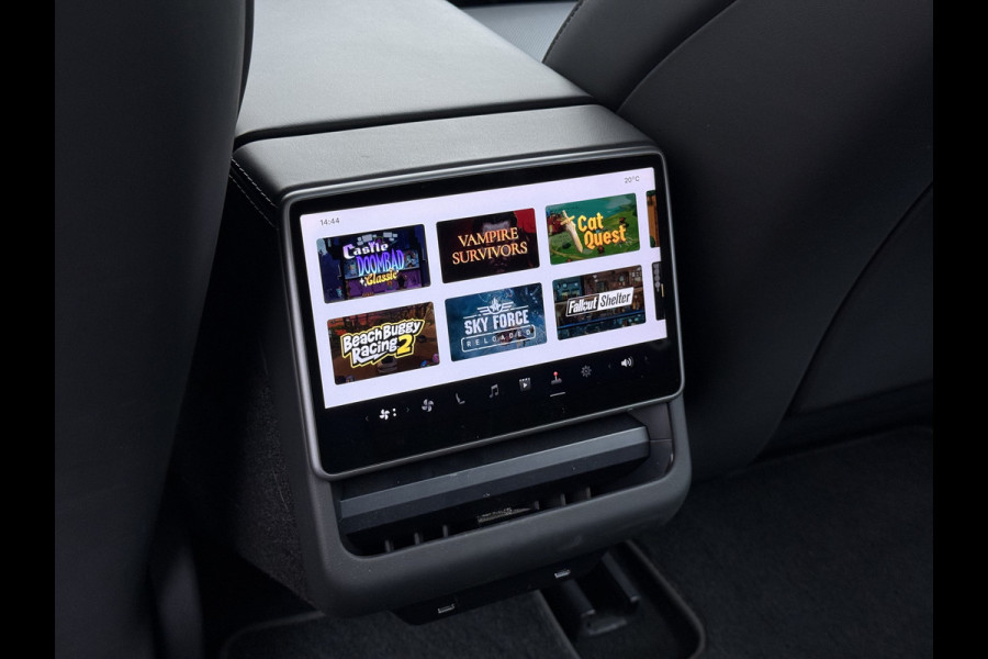 Tesla Model 3 RWD Highland NIEUW MODEL LFP SOH 94% Warmtepomp Entertainment Display Achter FSD 4 Computer AMD Ryzen™ Stoel+Achterbank+Stuurver Lmv Led Elek.Achterklep Draadloos Laden Wifi Dodehoek detector Keyless Fabrieksgarantie tot 17-1-2028/80.000km! Garantie op Accu en Motor tot 17-1-2032/160.000km
