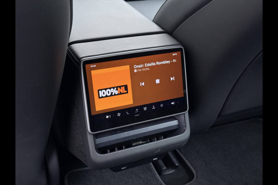 Tesla Model 3 RWD Highland NIEUW MODEL LFP SOH 94% Warmtepomp Entertainment Display Achter FSD 4 Computer AMD Ryzen™ Stoel+Achterbank+Stuurver Lmv Led Elek.Achterklep Draadloos Laden Wifi Dodehoek detector Keyless Fabrieksgarantie tot 17-1-2028/80.000km! Garantie op Accu en Motor tot 17-1-2032/160.000km