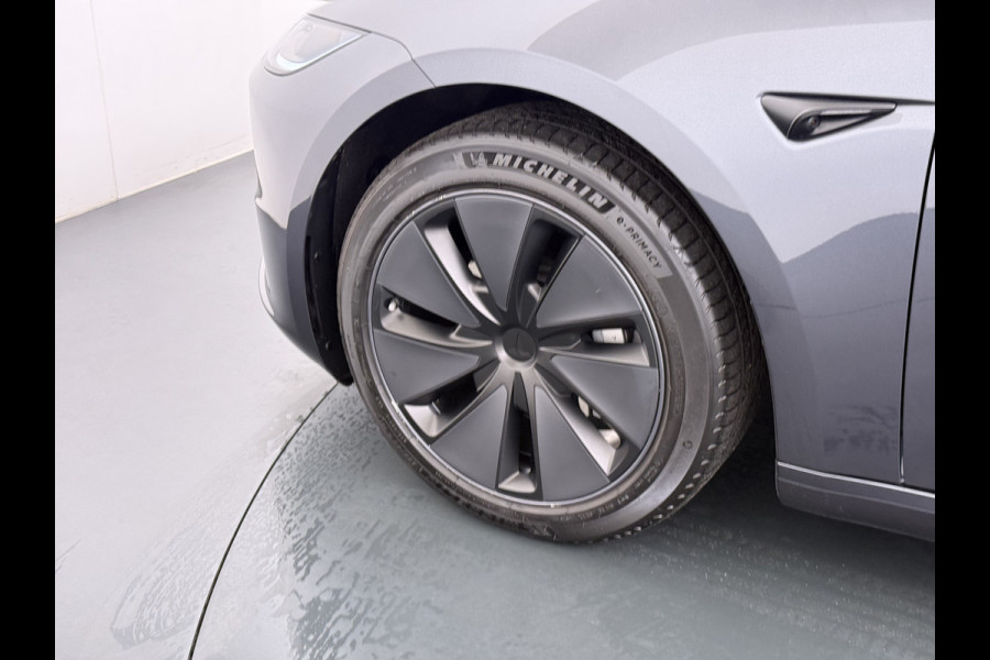 Tesla Model 3 RWD Highland NIEUW MODEL LFP SOH 94% Warmtepomp Entertainment Display Achter FSD 4 Computer AMD Ryzen™ Stoel+Achterbank+Stuurver Lmv Led Elek.Achterklep Draadloos Laden Wifi Dodehoek detector Keyless Fabrieksgarantie tot 17-1-2028/80.000km! Garantie op Accu en Motor tot 17-1-2032/160.000km