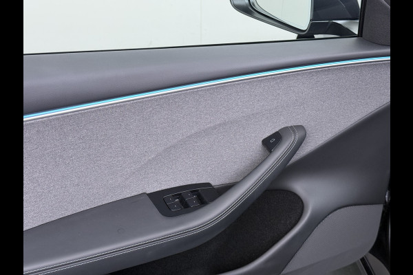 Tesla Model 3 RWD Highland NIEUW MODEL LFP SOH 94% Warmtepomp Entertainment Display Achter FSD 4 Computer AMD Ryzen™ Stoel+Achterbank+Stuurver Lmv Led Elek.Achterklep Draadloos Laden Wifi Dodehoek detector Keyless Fabrieksgarantie tot 17-1-2028/80.000km! Garantie op Accu en Motor tot 17-1-2032/160.000km