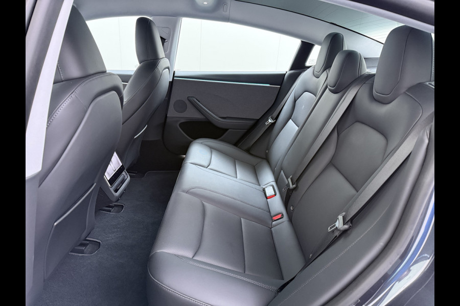 Tesla Model 3 RWD Highland NIEUW MODEL LFP SOH 94% Warmtepomp Entertainment Display Achter FSD 4 Computer AMD Ryzen™ Stoel+Achterbank+Stuurver Lmv Led Elek.Achterklep Draadloos Laden Wifi Dodehoek detector Keyless Fabrieksgarantie tot 17-1-2028/80.000km! Garantie op Accu en Motor tot 17-1-2032/160.000km