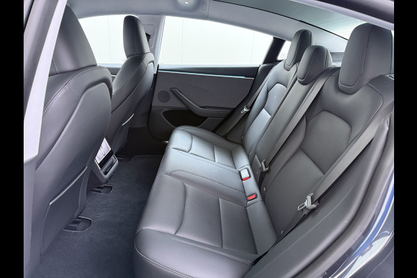 Tesla Model 3 RWD Highland NIEUW MODEL LFP SOH 94% Warmtepomp Entertainment Display Achter FSD 4 Computer AMD Ryzen™ Stoel+Achterbank+Stuurver Lmv Led Elek.Achterklep Draadloos Laden Wifi Dodehoek detector Keyless Fabrieksgarantie tot 17-1-2028/80.000km! Garantie op Accu en Motor tot 17-1-2032/160.000km