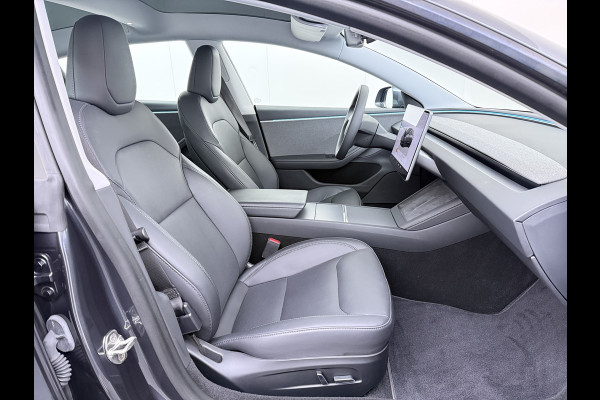 Tesla Model 3 RWD Highland NIEUW MODEL LFP SOH 94% Warmtepomp Entertainment Display Achter FSD 4 Computer AMD Ryzen™ Stoel+Achterbank+Stuurver Lmv Led Elek.Achterklep Draadloos Laden Wifi Dodehoek detector Keyless Fabrieksgarantie tot 17-1-2028/80.000km! Garantie op Accu en Motor tot 17-1-2032/160.000km