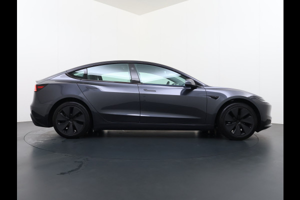 Tesla Model 3 RWD Highland NIEUW MODEL LFP SOH 94% Warmtepomp Entertainment Display Achter FSD 4 Computer AMD Ryzen™ Stoel+Achterbank+Stuurver Lmv Led Elek.Achterklep Draadloos Laden Wifi Dodehoek detector Keyless Fabrieksgarantie tot 17-1-2028/80.000km! Garantie op Accu en Motor tot 17-1-2032/160.000km