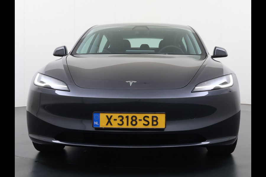 Tesla Model 3 RWD Highland NIEUW MODEL LFP SOH 94% Warmtepomp Entertainment Display Achter FSD 4 Computer AMD Ryzen™ Stoel+Achterbank+Stuurver Lmv Led Elek.Achterklep Draadloos Laden Wifi Dodehoek detector Keyless Fabrieksgarantie tot 17-1-2028/80.000km! Garantie op Accu en Motor tot 17-1-2032/160.000km