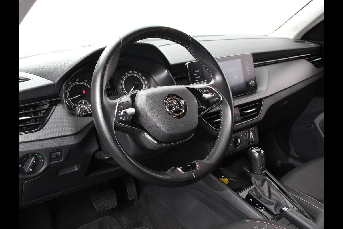 Škoda Kamiq 1.0 TSI Sport Business Climate control Cruise control Achteruitrijcamera Parkeersensoren Keyless Navigatie Apple Carplay/ Android auto Lichtmetalen velgen