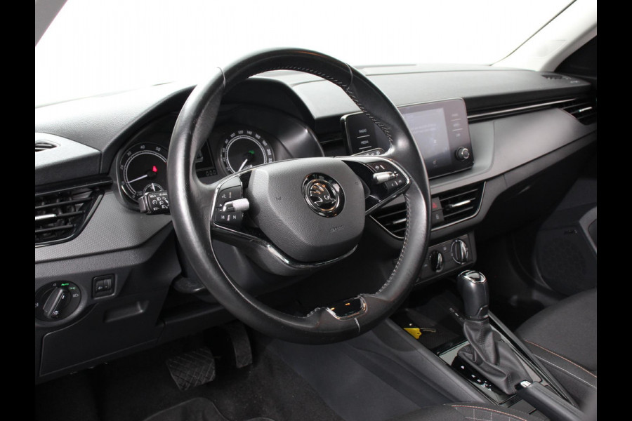 Škoda Kamiq 1.0 TSI Sport Business Climate control Cruise control Achteruitrijcamera Parkeersensoren Keyless Navigatie Apple Carplay/ Android auto Lichtmetalen velgen