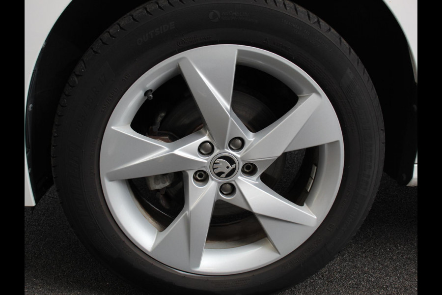 Škoda Kamiq 1.0 TSI Sport Business Climate control Cruise control Achteruitrijcamera Parkeersensoren Keyless Navigatie Apple Carplay/ Android auto Lichtmetalen velgen