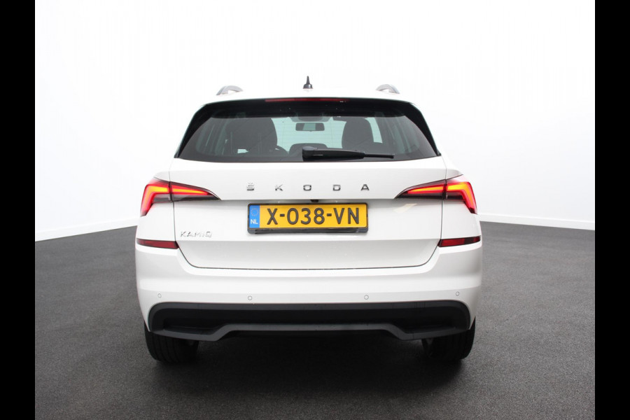 Škoda Kamiq 1.0 TSI Sport Business Climate control Cruise control Achteruitrijcamera Parkeersensoren Keyless Navigatie Apple Carplay/ Android auto Lichtmetalen velgen