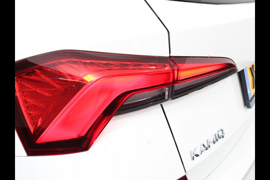 Škoda Kamiq 1.0 TSI Sport Business Climate control Cruise control Achteruitrijcamera Parkeersensoren Keyless Navigatie Apple Carplay/ Android auto Lichtmetalen velgen