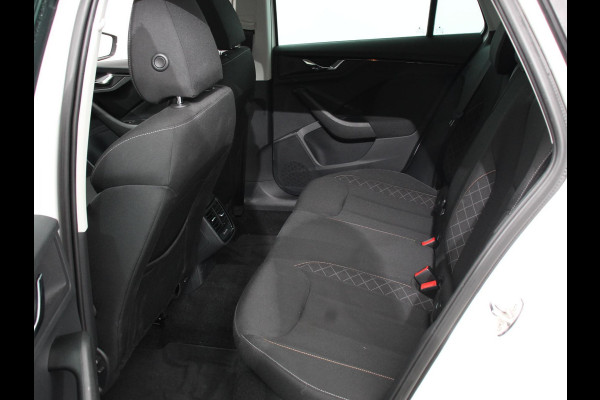 Škoda Kamiq 1.0 TSI Sport Business Climate control Cruise control Achteruitrijcamera Parkeersensoren Keyless Navigatie Apple Carplay/ Android auto Lichtmetalen velgen