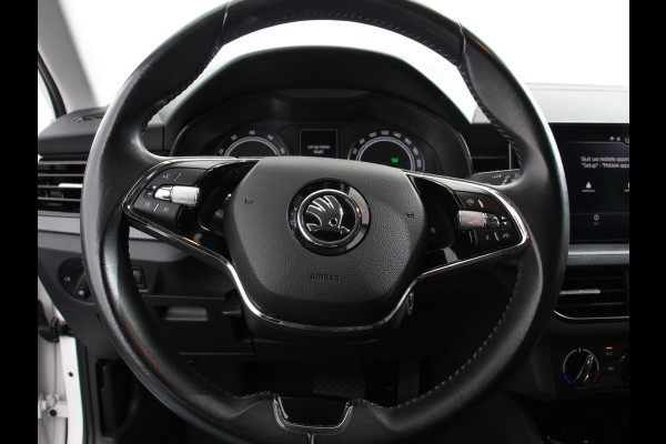 Škoda Kamiq 1.0 TSI Sport Business Climate control Cruise control Achteruitrijcamera Parkeersensoren Keyless Navigatie Apple Carplay/ Android auto Lichtmetalen velgen