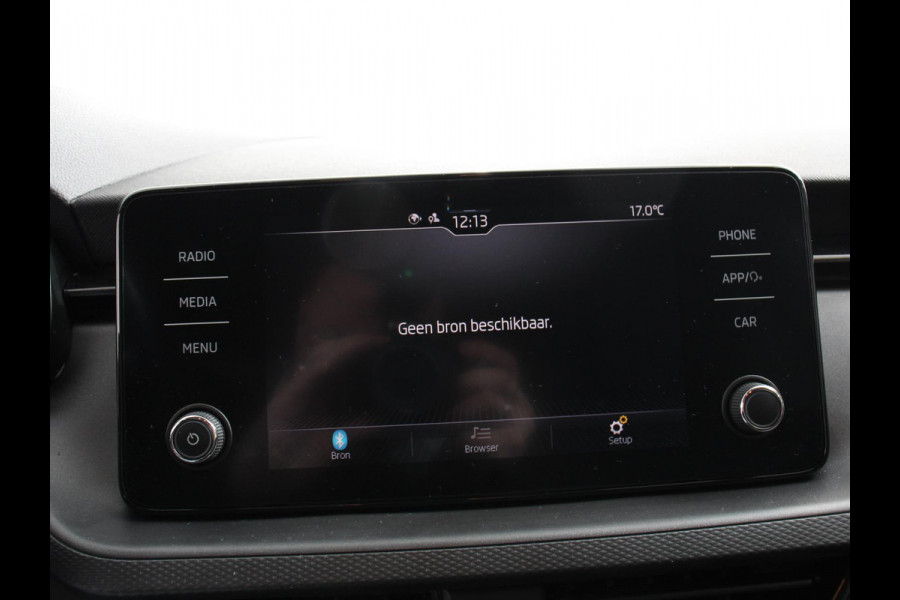 Škoda Kamiq 1.0 TSI Sport Business Climate control Cruise control Achteruitrijcamera Parkeersensoren Keyless Navigatie Apple Carplay/ Android auto Lichtmetalen velgen