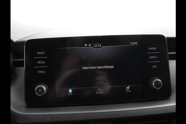 Škoda Kamiq 1.0 TSI Sport Business Climate control Cruise control Achteruitrijcamera Parkeersensoren Keyless Navigatie Apple Carplay/ Android auto Lichtmetalen velgen