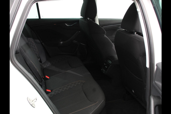 Škoda Kamiq 1.0 TSI Sport Business Climate control Cruise control Achteruitrijcamera Parkeersensoren Keyless Navigatie Apple Carplay/ Android auto Lichtmetalen velgen