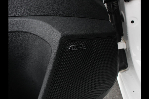 Škoda Kamiq 1.0 TSI Sport Business Climate control Cruise control Achteruitrijcamera Parkeersensoren Keyless Navigatie Apple Carplay/ Android auto Lichtmetalen velgen