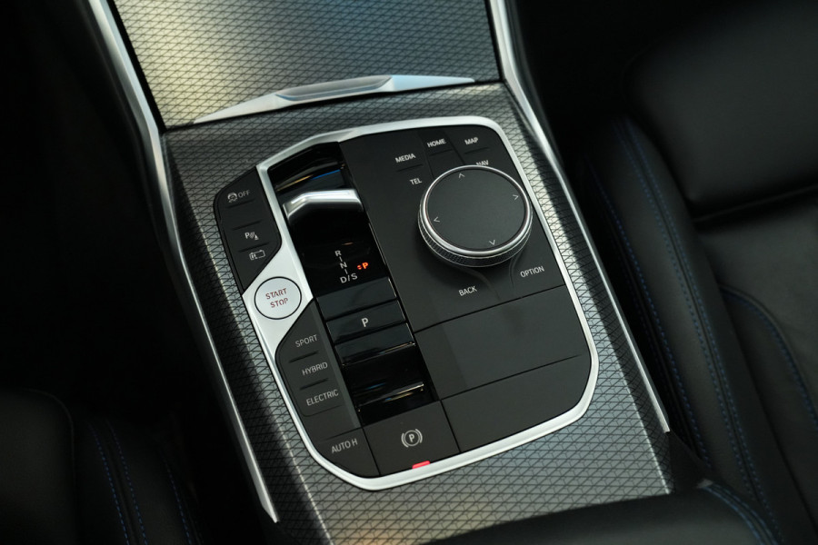 BMW 3 Serie Touring 320e Panoramadak PDC ACC HI-FI M Sport Trekhaak 24 Maanden garantie* (Vraag naar de voorwaarden)
