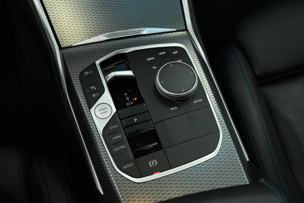 BMW 3 Serie Touring 320e Panoramadak PDC ACC HI-FI M Sport Trekhaak 24 Maanden garantie* (Vraag naar de voorwaarden)