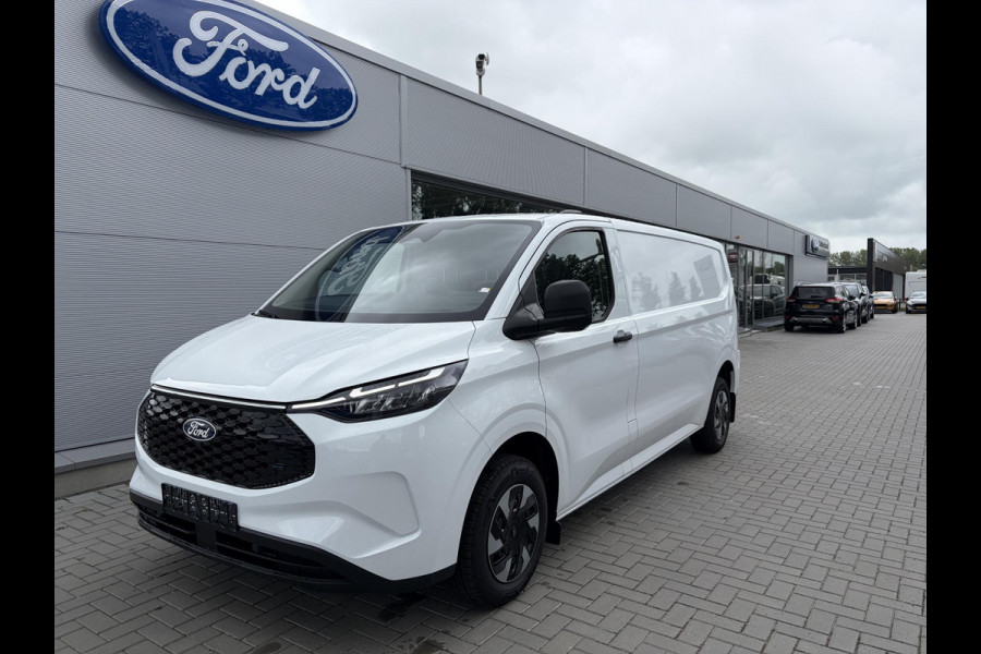 Ford E-Transit Cust. 340 L2H1 Trend 71 kWh ZUID 136pk | Bekleding zijwand en achterdeuren (volledig) | Laadvloer bescherming | 8-weg verstelbare en verwarmbare bestuurdersstoel met armsteun (i.c.m. bijrijdersbank) | Trekhaakvoorbereiding | Allweather banden | AGM accu | Laadkabel 10 | LED laadruimteverlichting (5 spots) | Vehicle Integration System