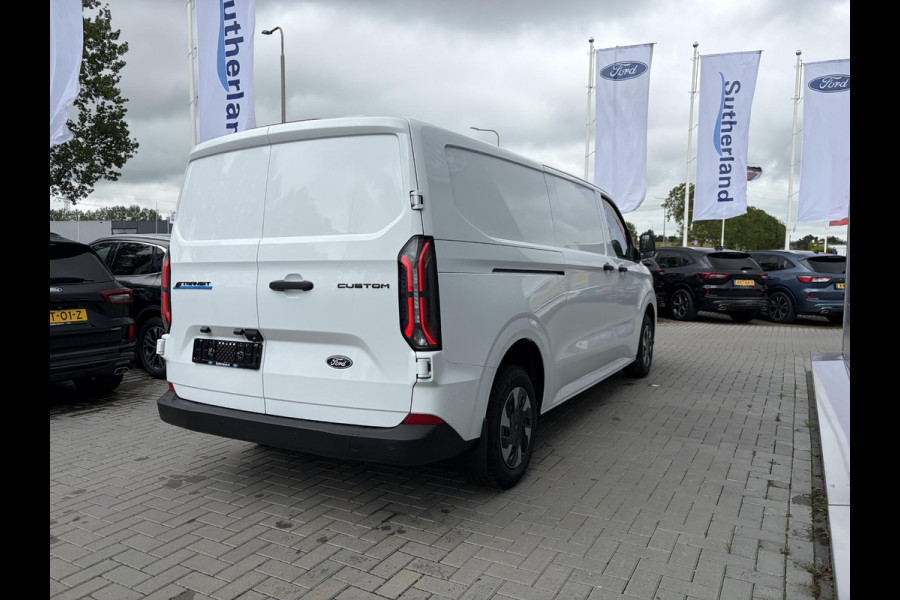 Ford E-Transit Cust. 340 L2H1 Trend 71 kWh ZUID 136pk | Bekleding zijwand en achterdeuren (volledig) | Laadvloer bescherming | 8-weg verstelbare en verwarmbare bestuurdersstoel met armsteun (i.c.m. bijrijdersbank) | Trekhaakvoorbereiding | Allweather banden | AGM accu | Laadkabel 10 | LED laadruimteverlichting (5 spots) | Vehicle Integration System
