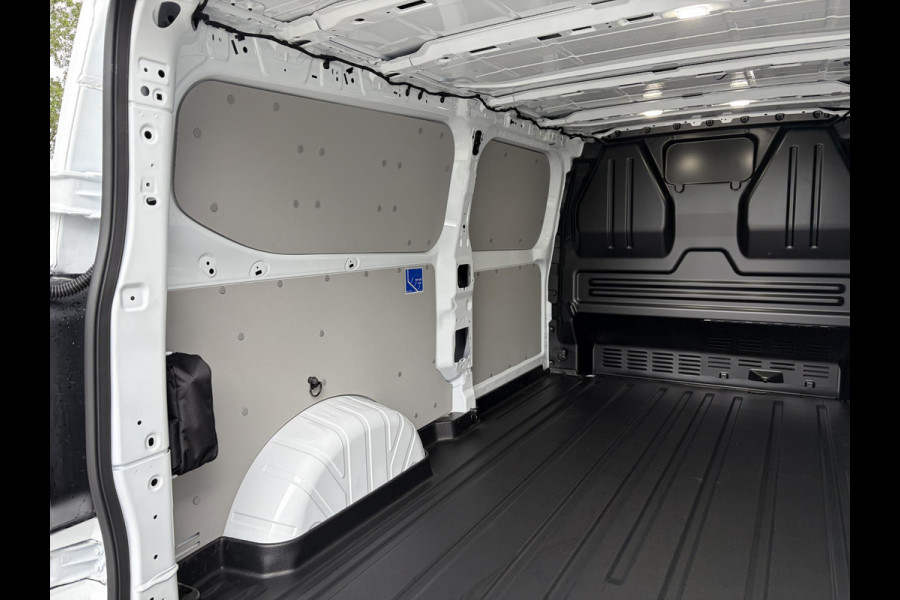 Ford E-Transit Cust. 340 L2H1 Trend 71 kWh ZUID 136pk | Bekleding zijwand en achterdeuren (volledig) | Laadvloer bescherming | 8-weg verstelbare en verwarmbare bestuurdersstoel met armsteun (i.c.m. bijrijdersbank) | Trekhaakvoorbereiding | Allweather banden | AGM accu | Laadkabel 10 | LED laadruimteverlichting (5 spots) | Vehicle Integration System