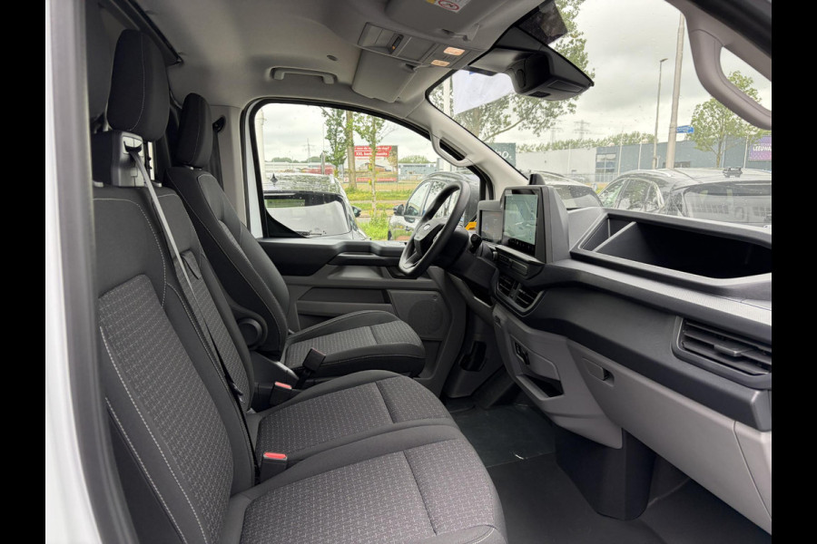Ford E-Transit Cust. 340 L2H1 Trend 71 kWh ZUID 136pk | Bekleding zijwand en achterdeuren (volledig) | Laadvloer bescherming | 8-weg verstelbare en verwarmbare bestuurdersstoel met armsteun (i.c.m. bijrijdersbank) | Trekhaakvoorbereiding | Allweather banden | AGM accu | Laadkabel 10 | LED laadruimteverlichting (5 spots) | Vehicle Integration System