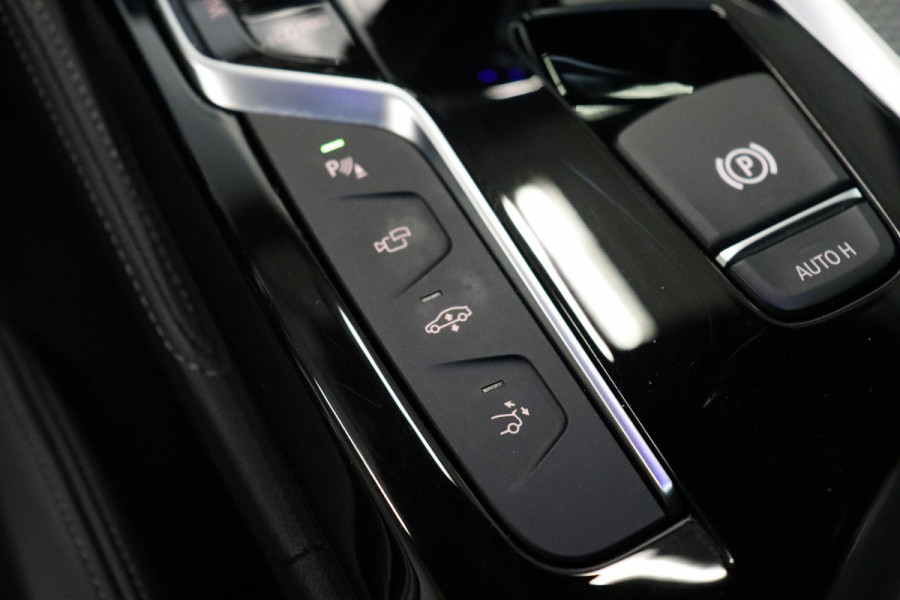 BMW 6 Serie Gran Turismo 630i High Executive M Sport Pakket Automaat / Live Cockpit Professional / Panoramadak / Trekhaak / Comfortstoelen / Active Steering / Niveauregeling / Stoelventilatie / Driving Assistant Plus / Harman Kardon / Parkeerhulpsysteem Plus / Head-Up Display