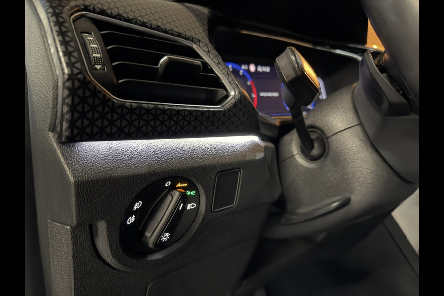 Volkswagen T-Cross 1.0 TSI R-Line|Virtual Cockpit|IQ.Drive|Blindspot|Keyless|Camera|LED+Xenon|CarPlay|Rijklaar