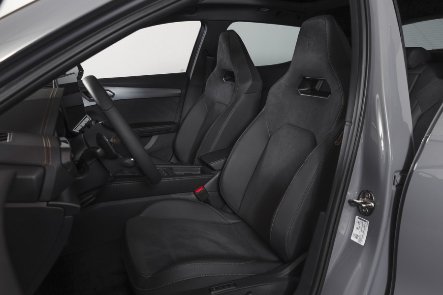 CUPRA Formentor 1.5 TSI e-Hybrid 272 PK VZ Performance | S/k-panodak | Adapt. Cruise | Memory | Stoel-+Stuurverw. | 360 Camera | Dig. Cockpit | NAV + App. Connect | ECC | Elek. Klep | LM 19" | 7365