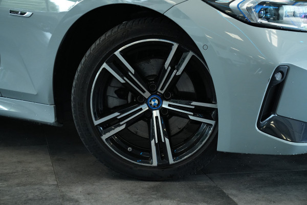 BMW 3 Serie Touring 320e Panoramadak PDC ACC HI-FI M Sport Trekhaak 24 Maanden garantie* (Vraag naar de voorwaarden)