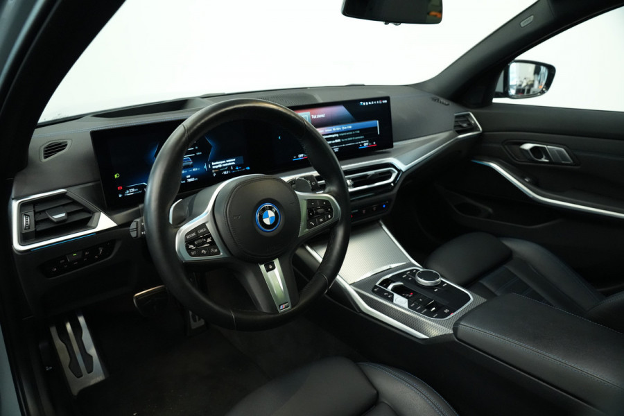 BMW 3 Serie Touring 320e Panoramadak PDC ACC HI-FI M Sport Trekhaak 24 Maanden garantie* (Vraag naar de voorwaarden)