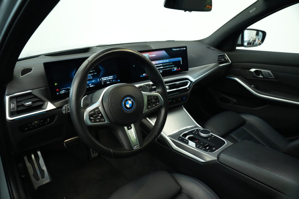 BMW 3 Serie Touring 320e Panoramadak PDC ACC HI-FI M Sport Trekhaak 24 Maanden garantie* (Vraag naar de voorwaarden)