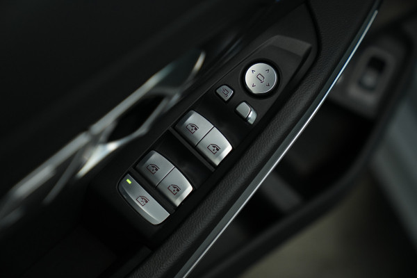 BMW 3 Serie Touring 320e Panoramadak PDC ACC HI-FI M Sport Trekhaak 24 Maanden garantie* (Vraag naar de voorwaarden)