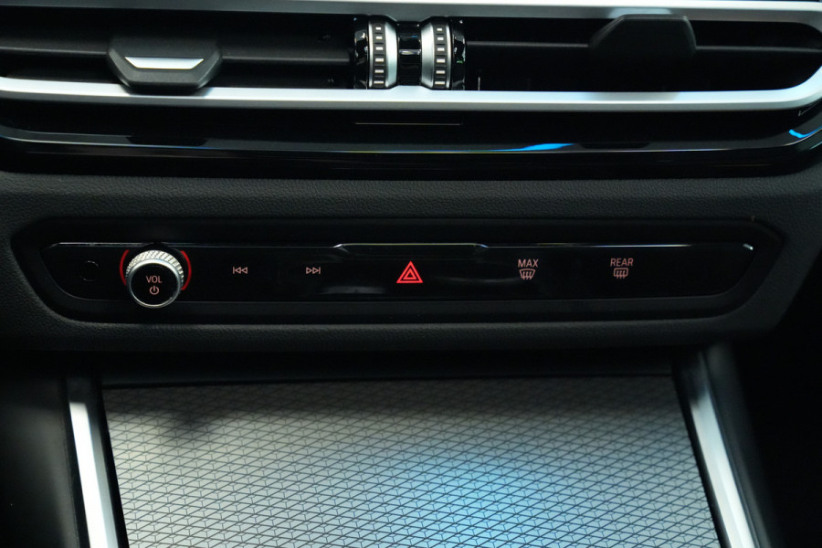 BMW 3 Serie Touring 320e Panoramadak PDC ACC HI-FI M Sport Trekhaak 24 Maanden garantie* (Vraag naar de voorwaarden)