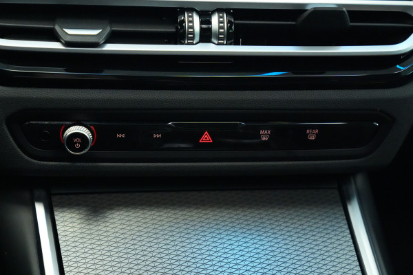 BMW 3 Serie Touring 320e Panoramadak PDC ACC HI-FI M Sport Trekhaak 24 Maanden garantie* (Vraag naar de voorwaarden)