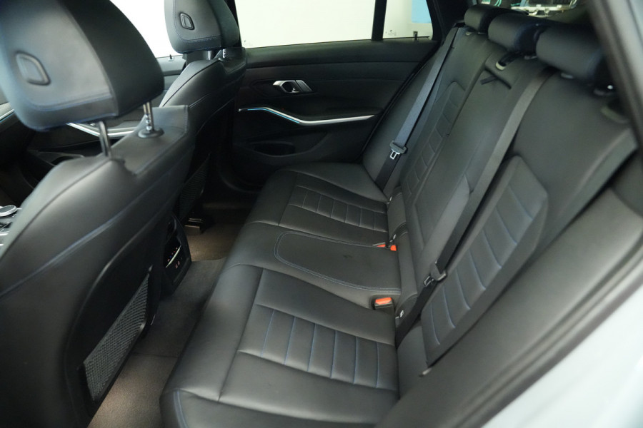 BMW 3 Serie Touring 320e Panoramadak PDC ACC HI-FI M Sport Trekhaak 24 Maanden garantie* (Vraag naar de voorwaarden)