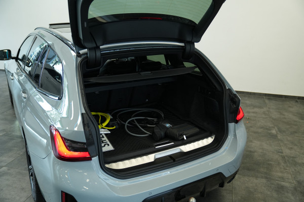 BMW 3 Serie Touring 320e Panoramadak PDC ACC HI-FI M Sport Trekhaak 24 Maanden garantie* (Vraag naar de voorwaarden)