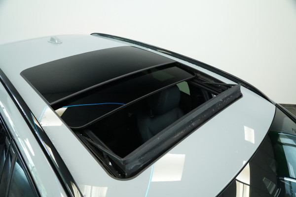 BMW 3 Serie Touring 320e Panoramadak PDC ACC HI-FI M Sport Trekhaak 24 Maanden garantie* (Vraag naar de voorwaarden)
