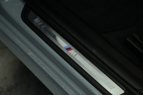 BMW 3 Serie Touring 320e Panoramadak PDC ACC HI-FI M Sport Trekhaak 24 Maanden garantie* (Vraag naar de voorwaarden)
