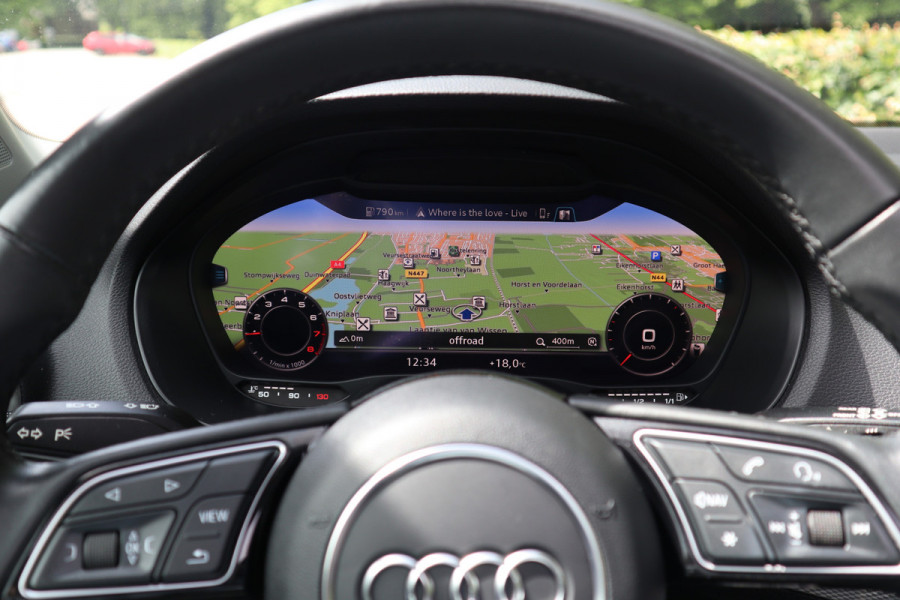 Audi Q2 30 TFSI | Black Edition | Panoramadak | Virtual cockpit |